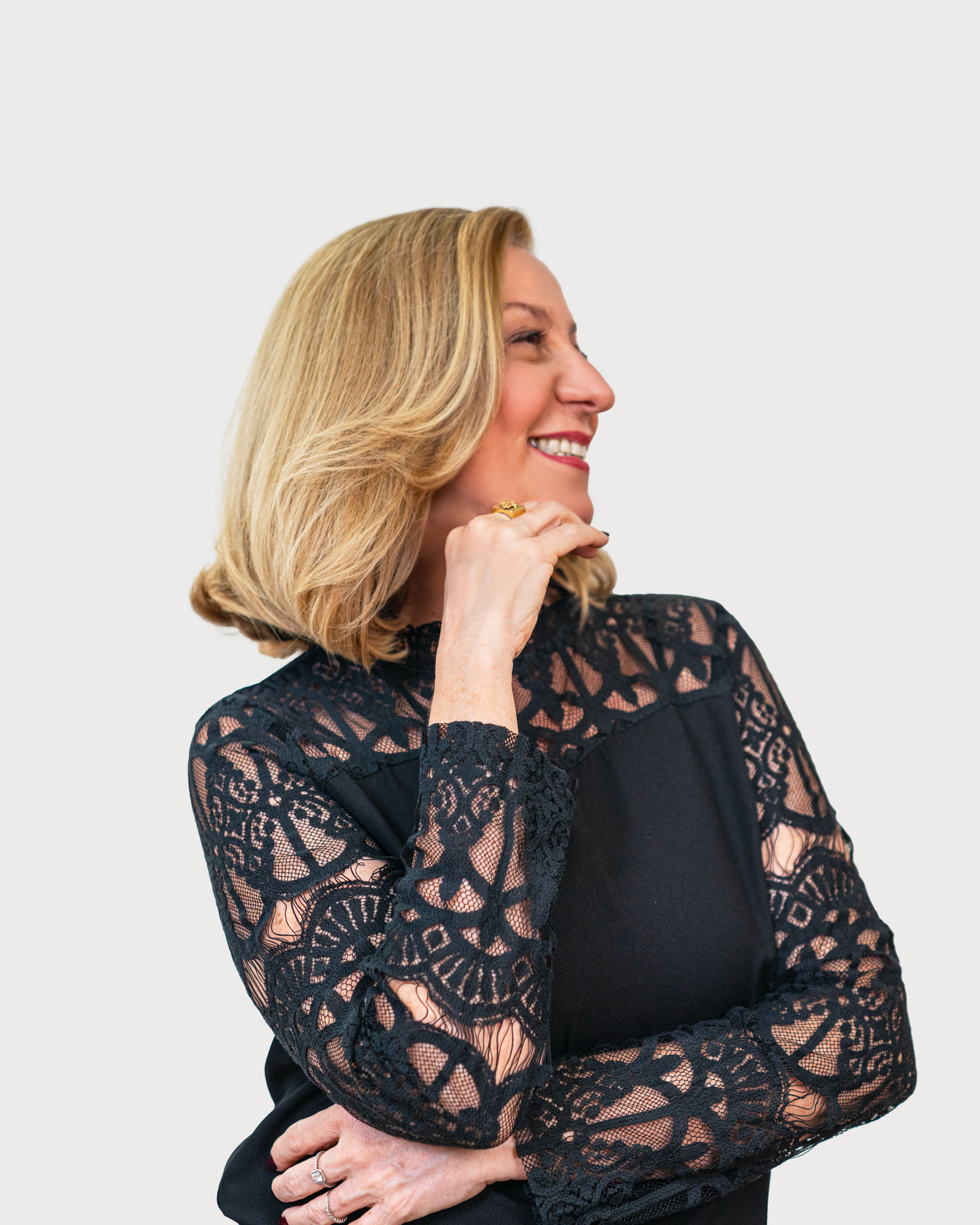 Adriana Bastos sorrindo